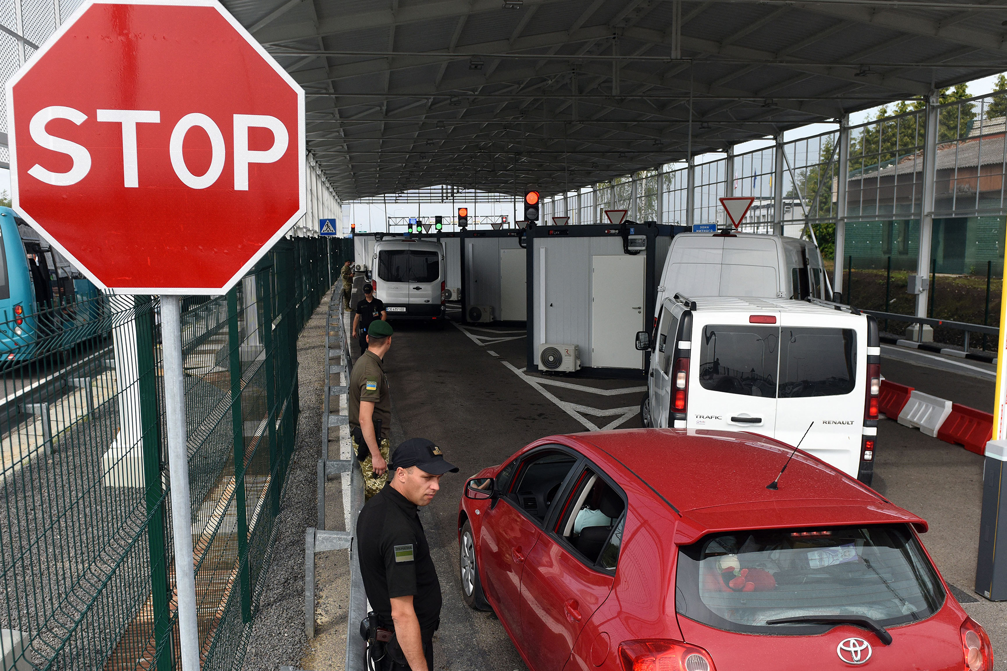 Як працює система &quot;Шлях&quot; та коли відмовлять у виїзді за кордон: пояснення юриста